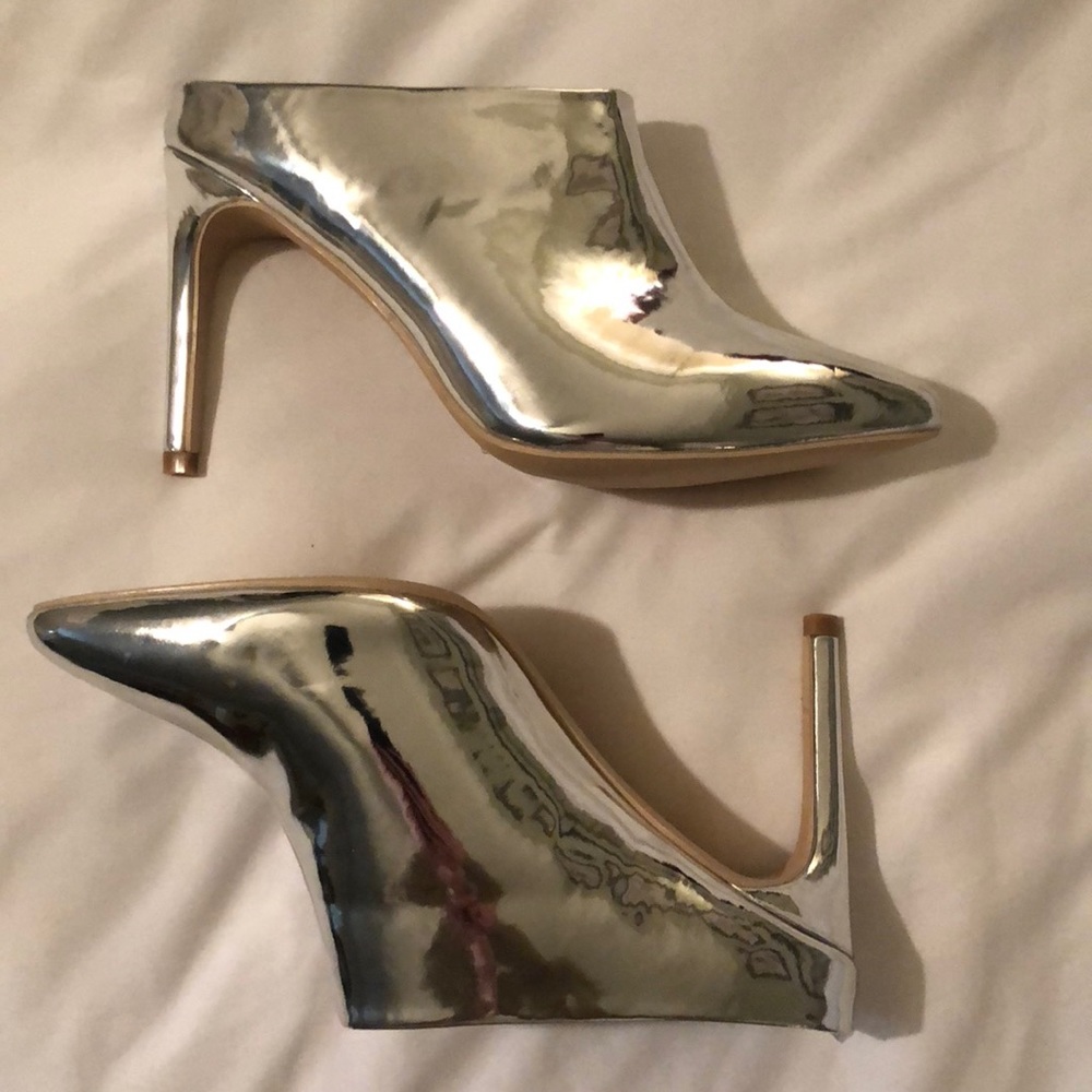 Size 8 NWOT Silver Pointed Mule Heels
